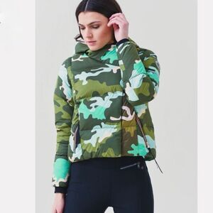 Obermeyer Women's 12 Calypso Ski Snow Camo Jacket Coat Green Blue Puffer Hooded